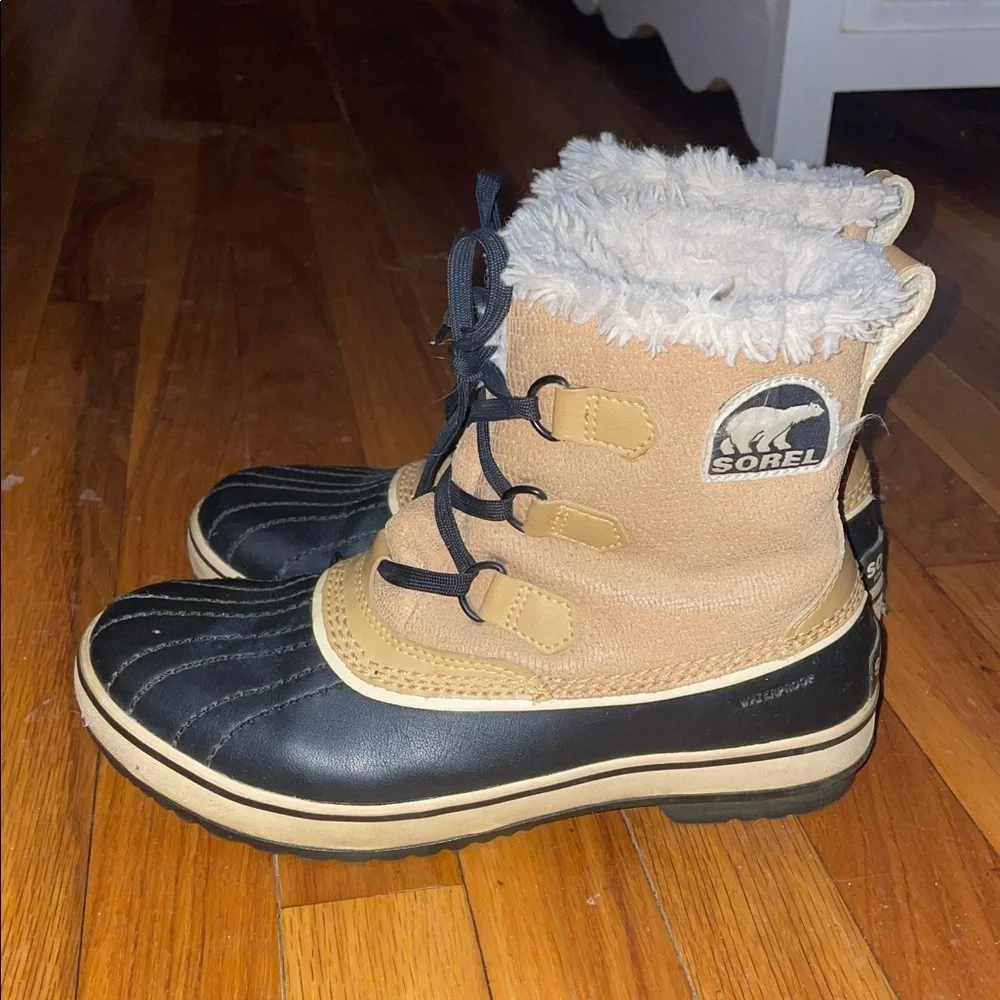 Sorel Tivoli Ankle Boots.  Size 8. Suede Upper.  Rubber Bottom. Duck Boots.